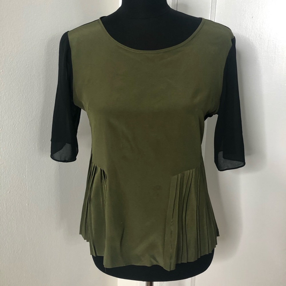 Chiffon open back pleated shirt